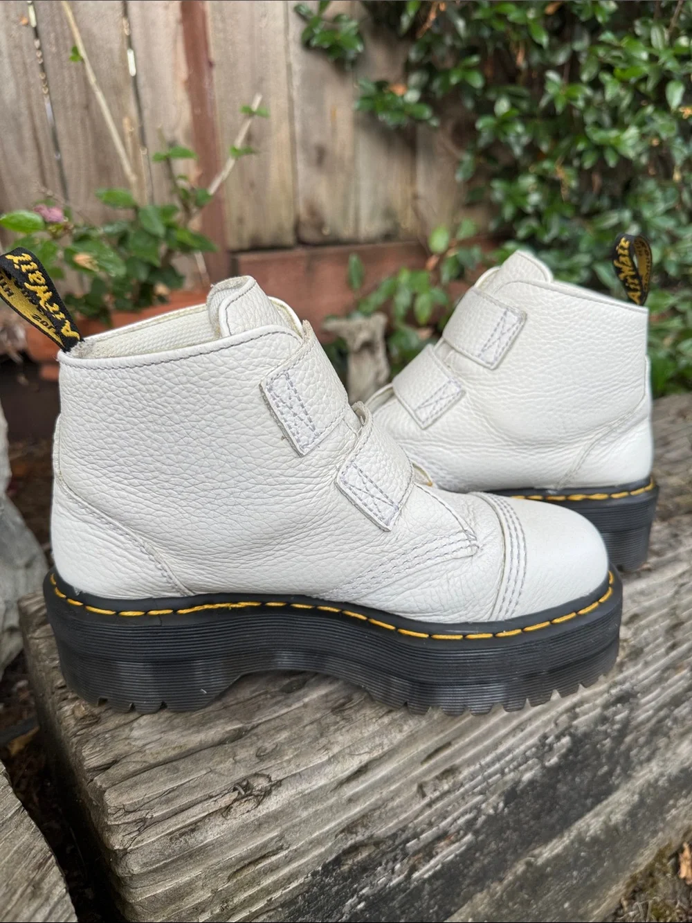 Dr. Martens Devon Flower White Milled Leather Platform Boots Women's Sz 7 US